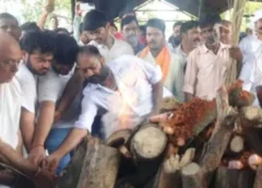 प्रतीक यादव को नम आंखों से अंतिम विदाई, बैकुंठ धाम में हुआ अंतिम संस्कार