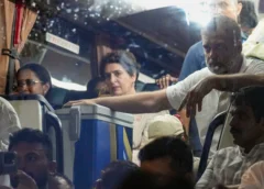 NEET मुद्दे पर राहुल गांधी का गांधी स्मृति मार्च, पुलिस ने रास्ते में रोका; विपक्षी सांसदों के साथ किया जोरदार विरोध प्रदर्शन