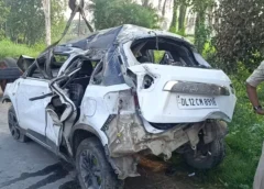 दिल्ली-देहरादून हाईवे पर दर्दनाक हादसा! हरिद्वार से लौट रही कार खाई में गिरी, तीन दोस्तों की मौत, एक की हालत गंभीर