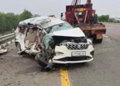 उन्नाव में दर्दनाक हादसा! एक्सप्रेस-वे पर बस ने कार को रौंदा, 2 मासूम बच्चियों समेत 5 की मौत; 12 घायल
