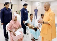 जनता दर्शन में सीएम योगी का सख्त संदेश, बोले- शिकायतों के निस्तारण में लापरवाही बर्दाश्त नहीं, अधिकारियों को दिए स्पष्ट निर्देश