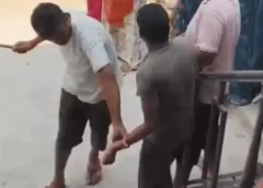 सीतापुर में बीच सड़क बेटे-बहू की लाठी-डंडों से पिटाई, VIDEO वायरल; मायके वालों ने जाम लगाकर की कार्रवाई की मांग