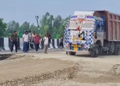 लखनऊ-कानपुर एक्सप्रेसवे पर बड़ा फैसला! बार-बार धंसने के बाद NHAI ने रोकी टोल वसूली, निर्माण एजेंसी पर कड़ा एक्शन