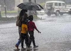 UP Weather Alert: यूपी में बारिश से गिरा पारा, आज भी बरसेंगे बादल! Yellow Alert जारी, 60 KM की रफ्तार तक चल सकती हैं हवाएं