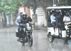 UP Weather Today: मानसून की विदाई से पहले बदला मौसम, लखनऊ में धूप-उमस के बीच बारिश के आसार