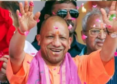 यूपी के बुनकरों को योगी सरकार का बड़ा तोहफा, सरकारी अस्पतालों में स्थानीय हथकरघा उत्पादों की खरीद होगी अनिवार्य