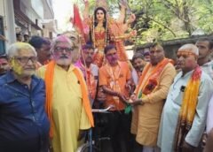 बांगरमऊ में धूमधाम से निकाली गई दुर्गा शोभायात्रा, जयकारों से गूंजा नगर
